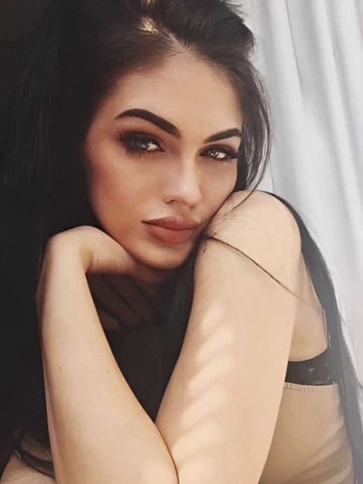 Индивидуалка Арина, доступна для личного знакомства от 2000 руб